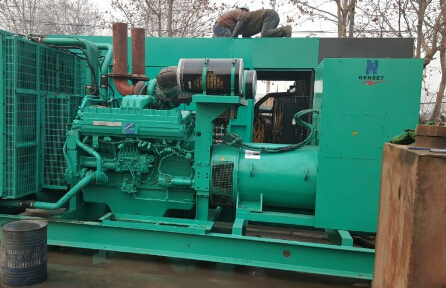 丹凤发电机组如何判断水冷式机油散热器内部是否需要清洗？